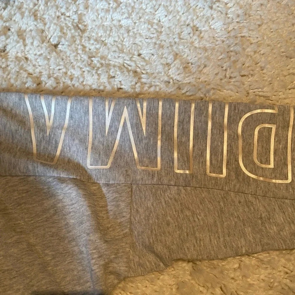 Puma light grey oversized 3/4 sleeve shirt 👚 - Picture 5 of 6